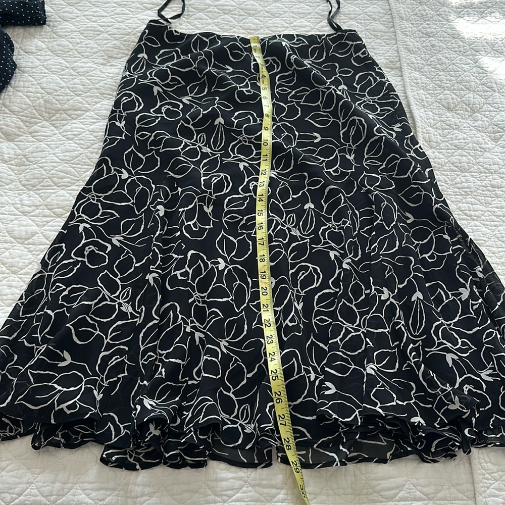 Chaps Romantic floral trumpet flare midi Skirt Size: Medium excellent condition